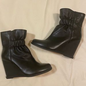 New Splendid leather black booties